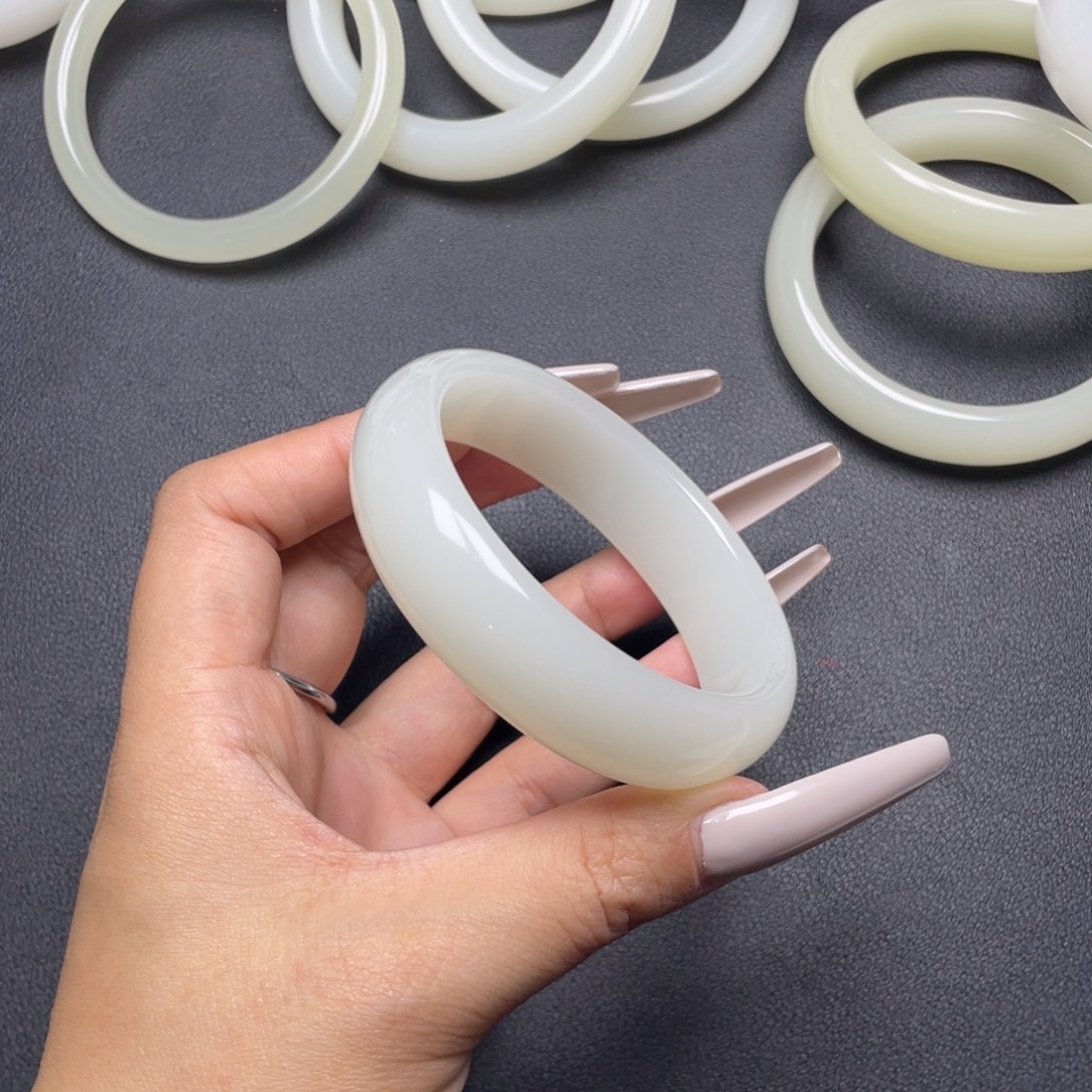 €***一56圈口轮胎暖白色