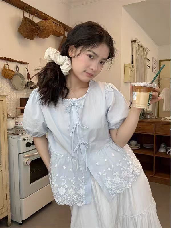 蓝色蕾丝钩花泡泡袖衬衫女夏季法式甜美气质娃娃衫上衣