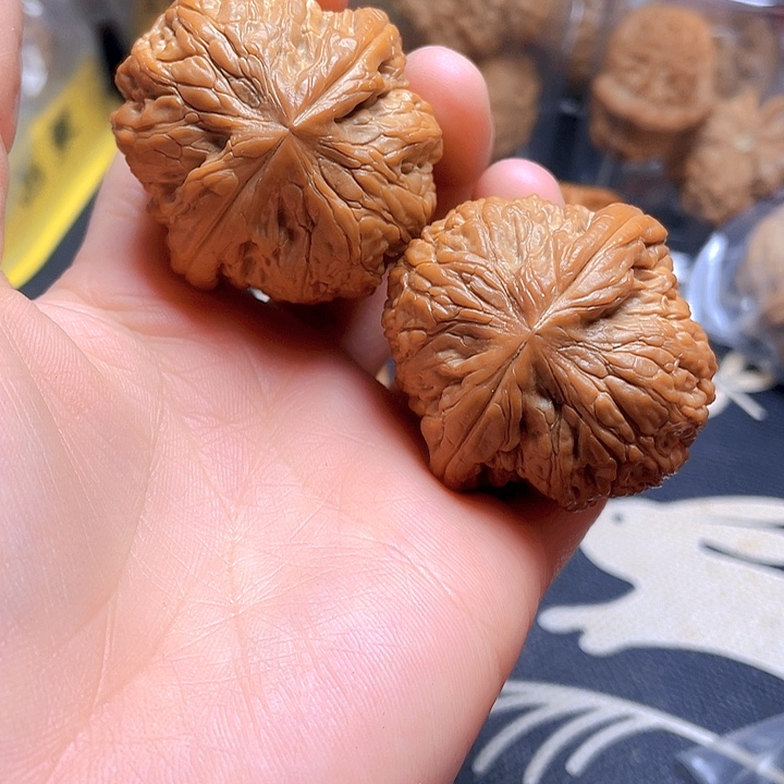 文玩核桃吊坠御尊一对