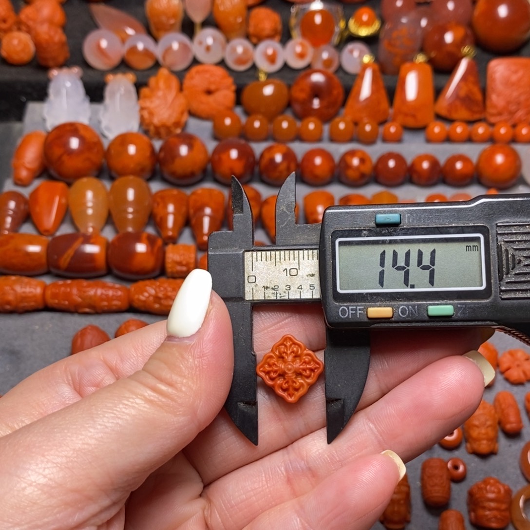 南红玛瑙未镶嵌手链