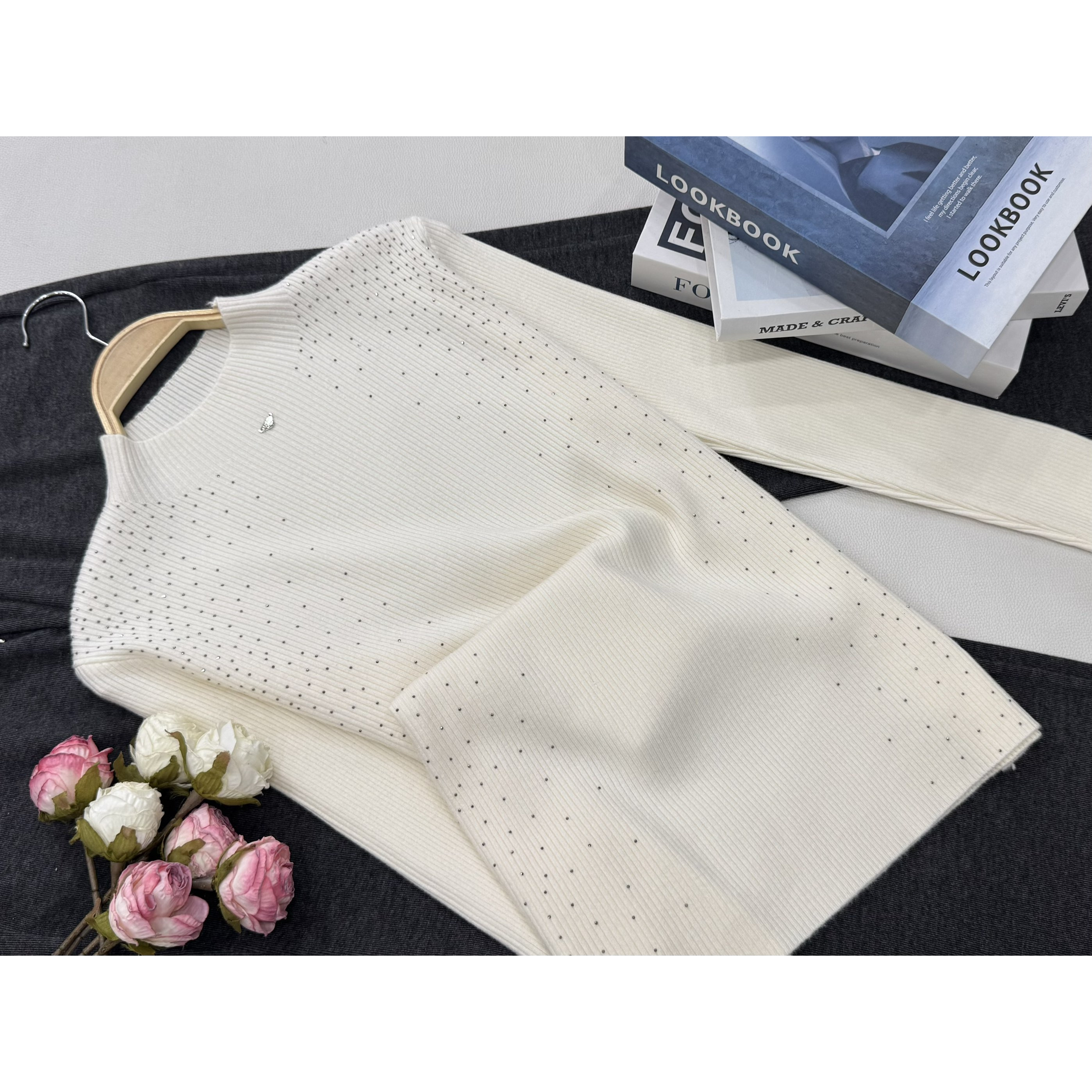 【三角烫钻套头杏】早秋新款时尚长袖针织上衣QC5998