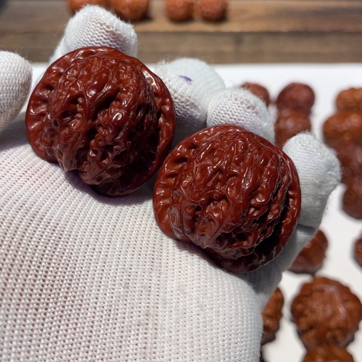 文玩核桃吊坠血麒麟200.37.09.缺肉