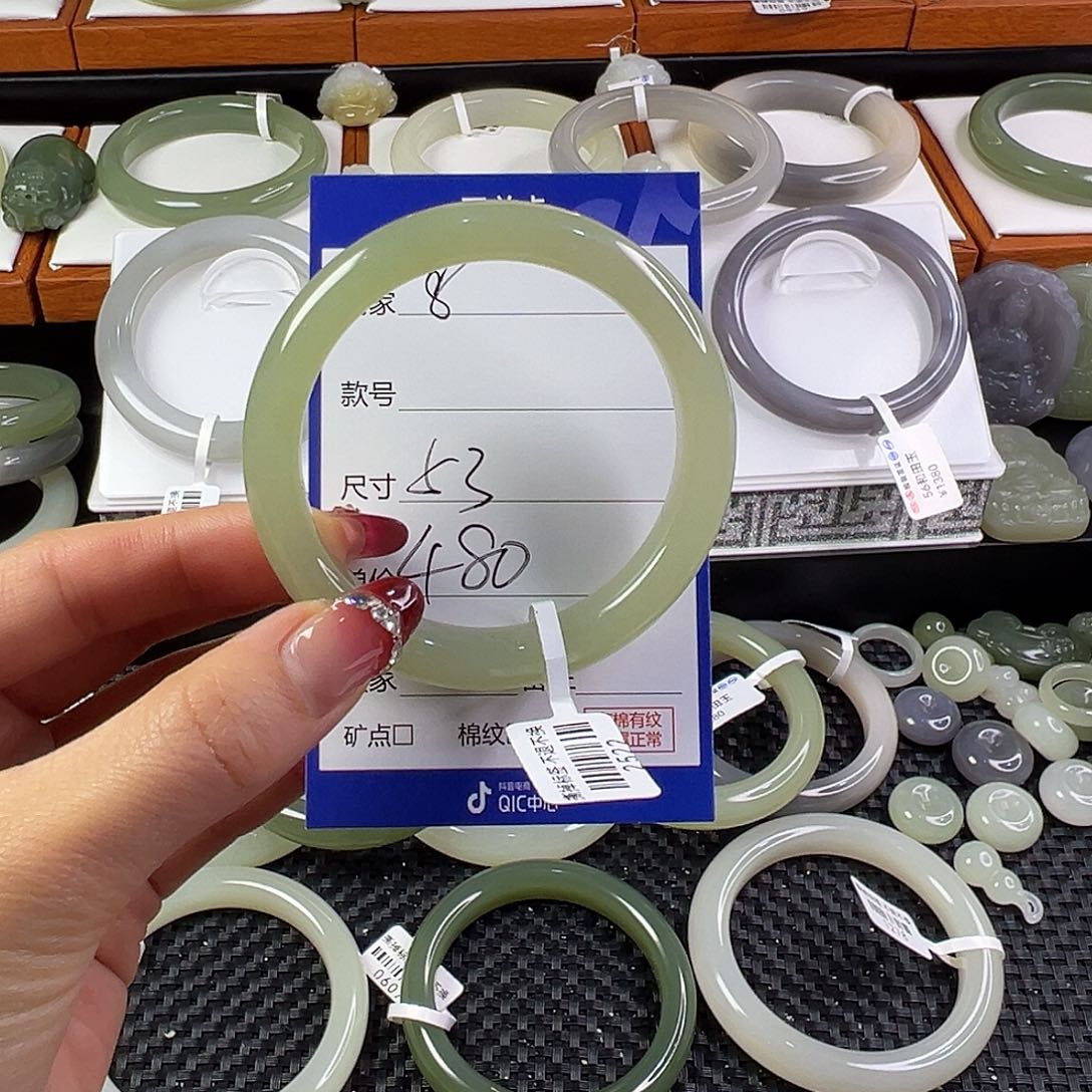 和田玉手镯未镶嵌