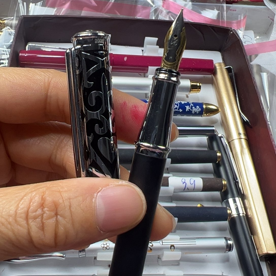 便携式富利文2005笔帽浮雕礼品笔一支孤品