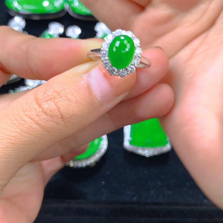 翡翠银S925镶嵌戒指一个