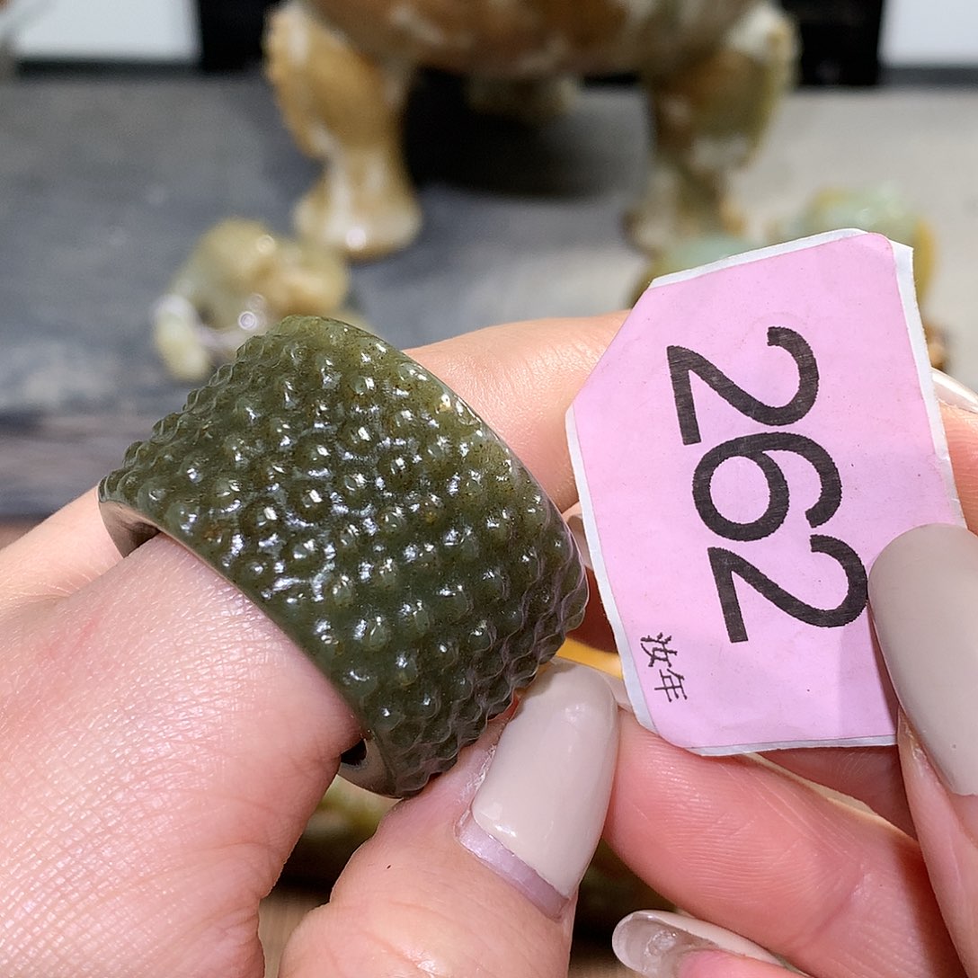 颈饰未镶嵌和田玉心*