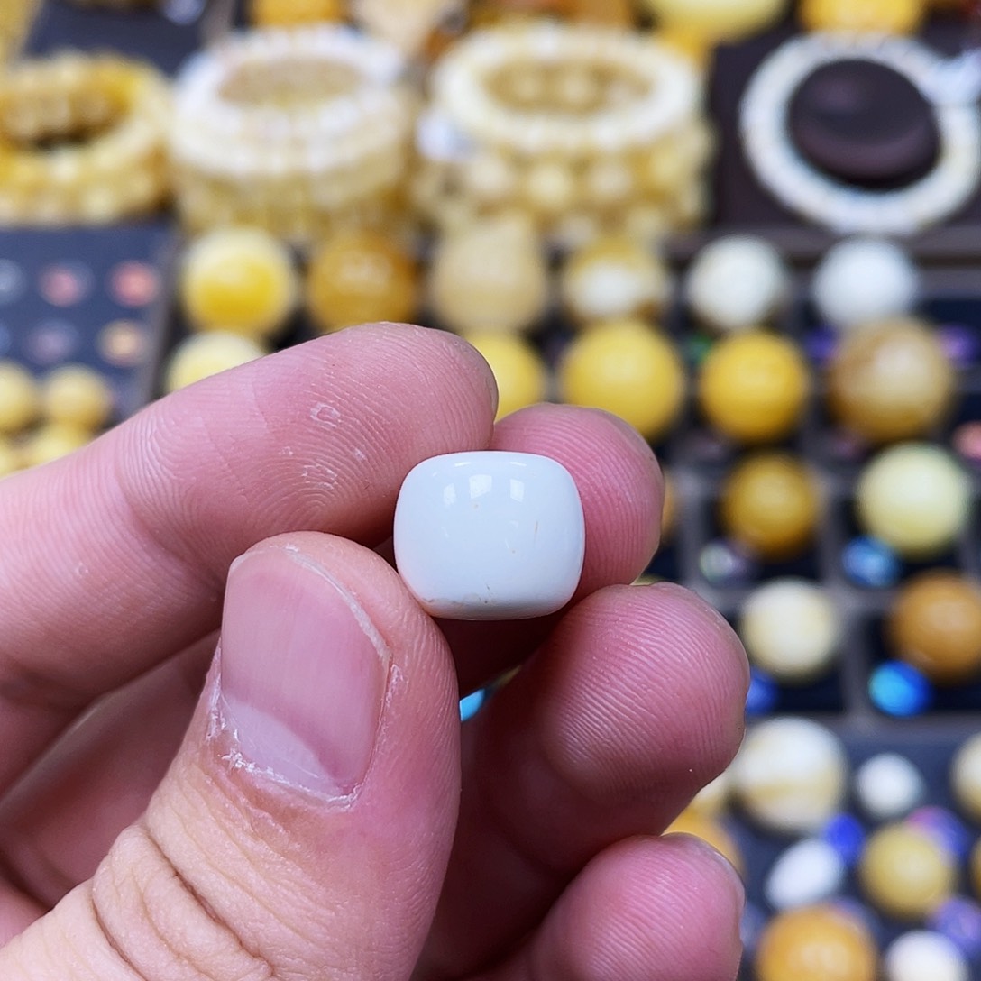 蜜蜡珠宝奇石未镶嵌12.0mm*10.5mm顶瓷白款｜老型