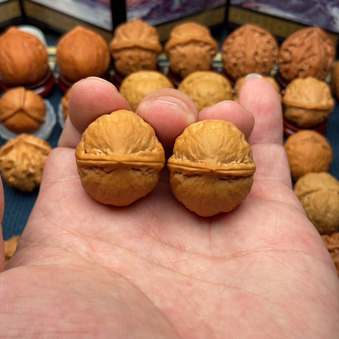 文玩核桃把件光头元宝