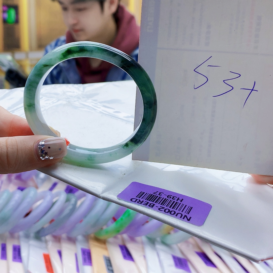 翡翠未镶嵌手镯huj