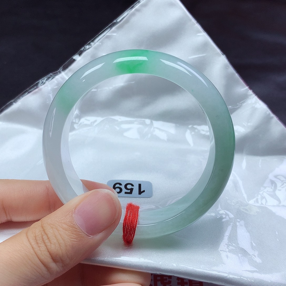 翡翠手镯未镶嵌54圈口