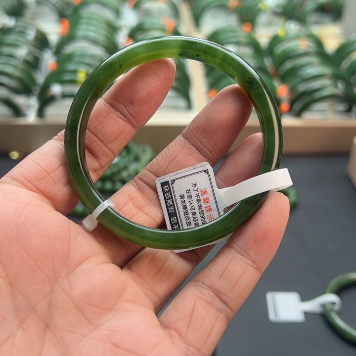 和田玉（碧玉）未镶嵌手镯