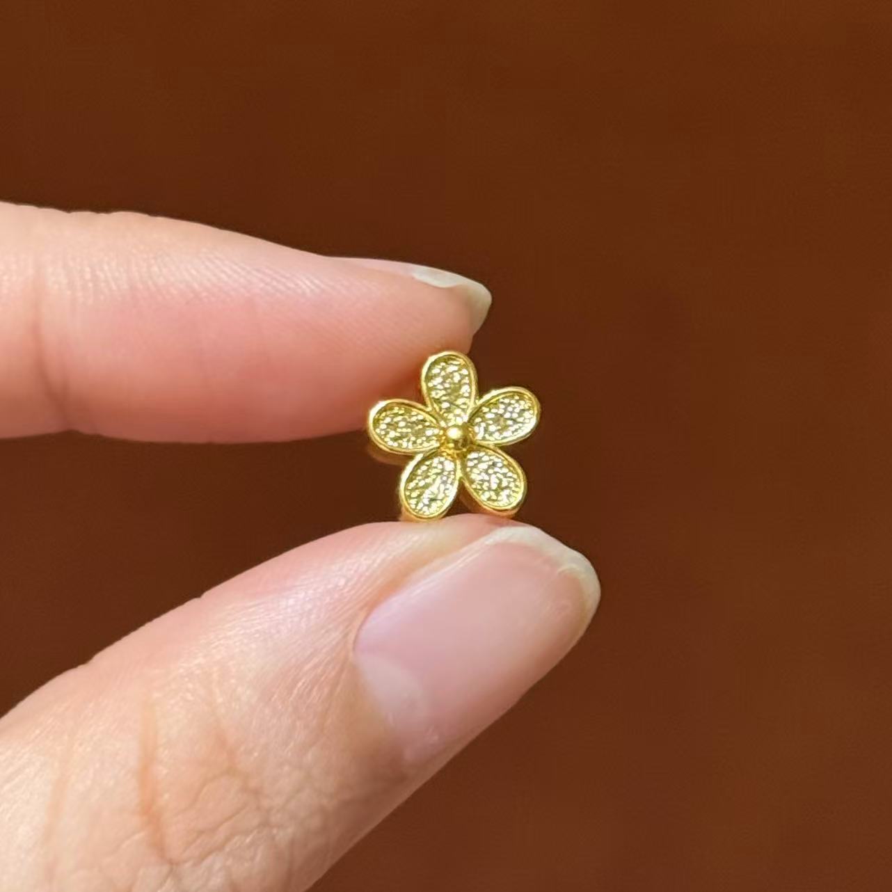 贝贝黄金 足金999 闪亮小雏菊 素金 中穿 5D工艺 2733