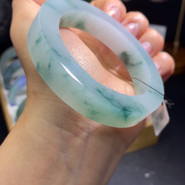 定制翡翠未镶嵌翡翠手镯