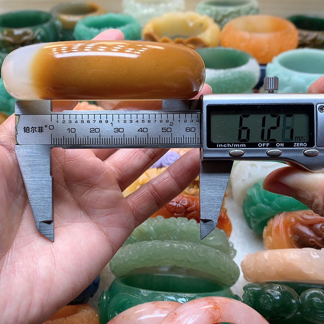 未镶嵌手镯石英质玉