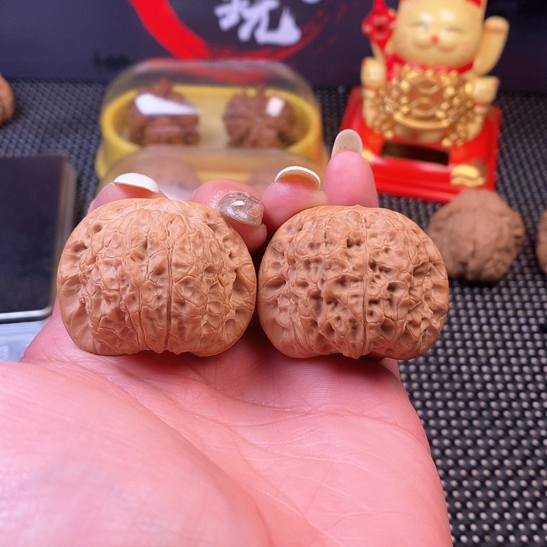 文玩核桃吊坠39尺血麒麟