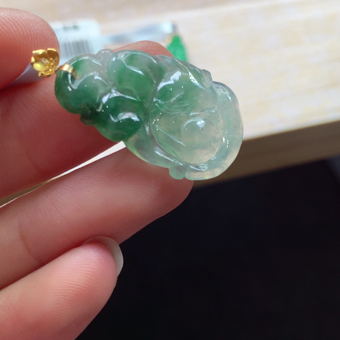 翡翠18K金镶嵌颈饰吊坠