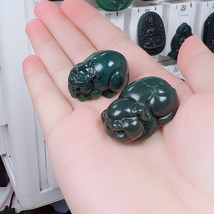 蛇纹石玉颈饰未镶嵌