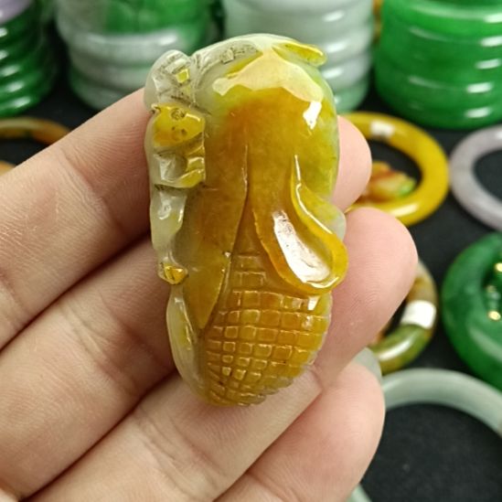 翡翠未镶嵌颈饰翡翠