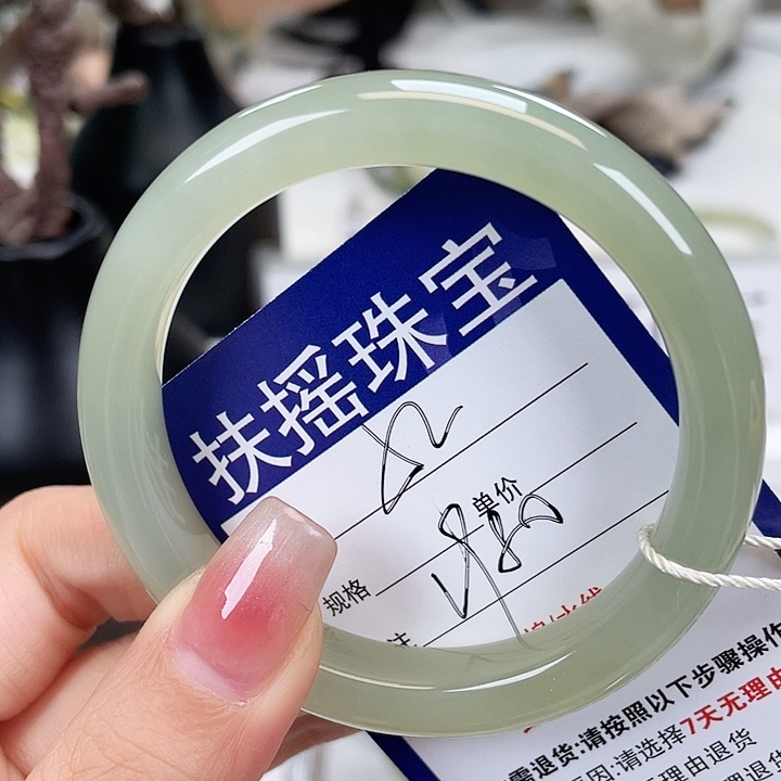 和田玉手镯未镶嵌吉**宝