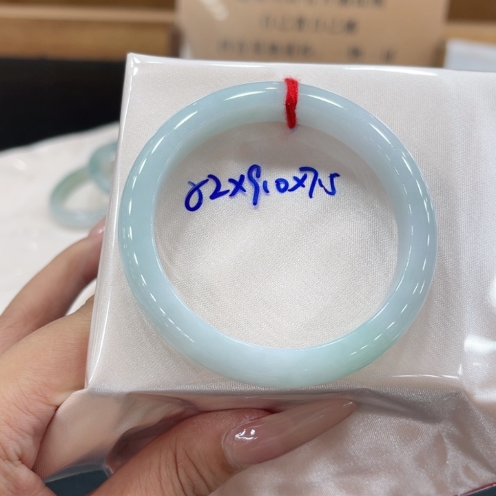 未镶嵌手镯翡翠y***.翡翠