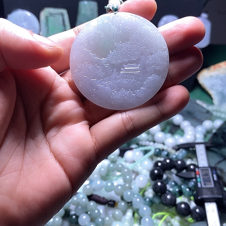 翡翠未镶嵌颈饰山水牌