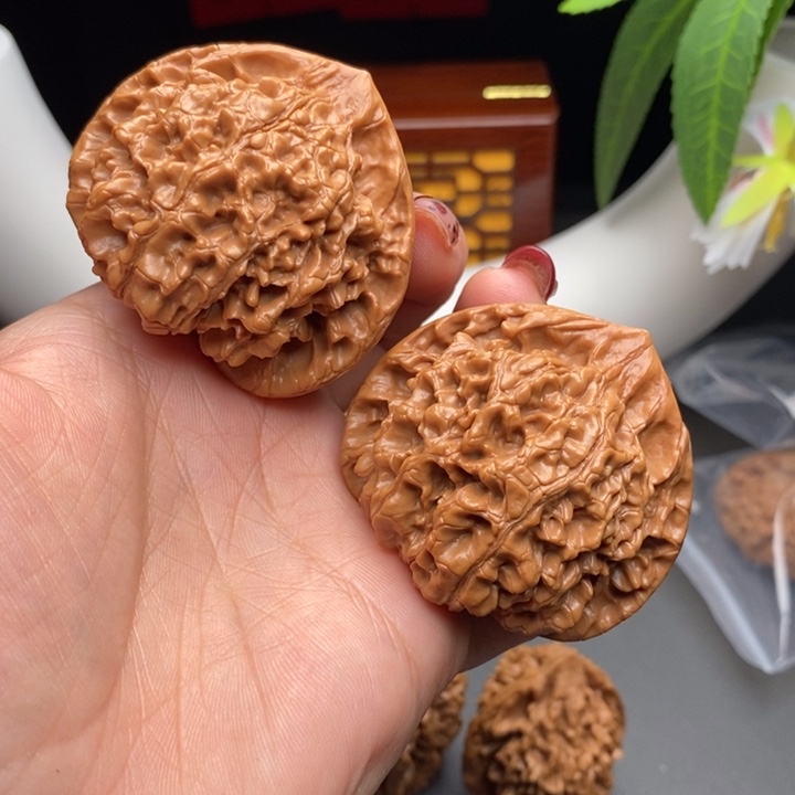 文玩核桃把件肉****肉官帽