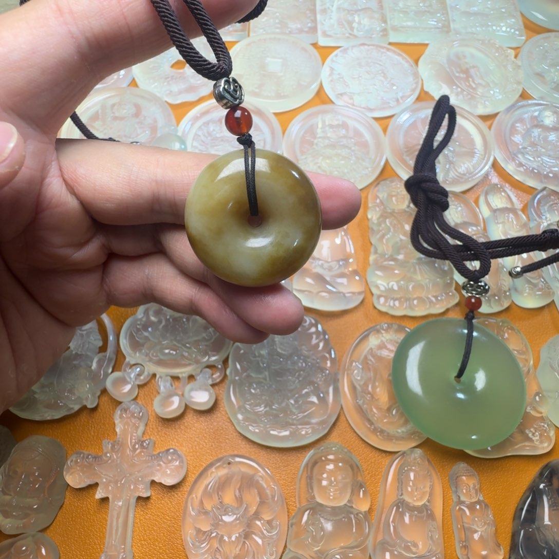 蛇纹石玉未镶嵌颈饰