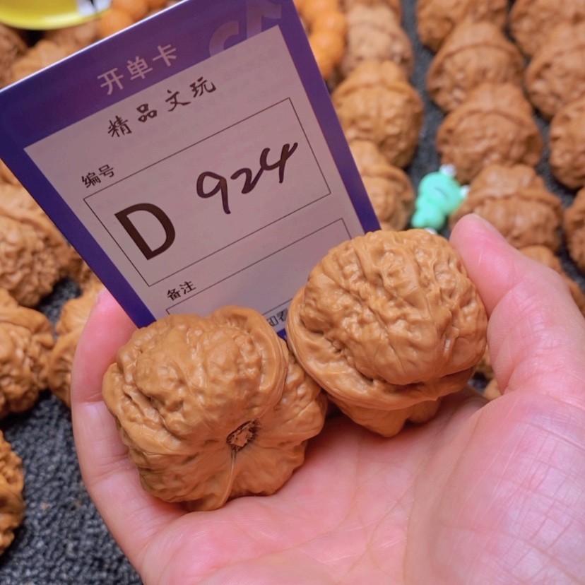 【闪购商品】桃核吊坠难*这首单曲真的很不错