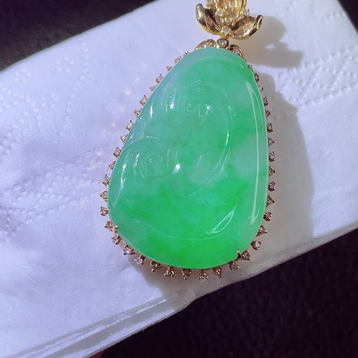 翡翠18K金镶嵌颈饰翡翠