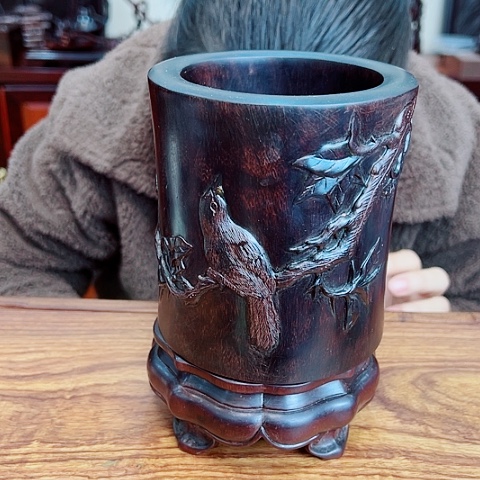 卢氏黑黄檀（大叶紫檀）大叶檀一枝独秀笔筒