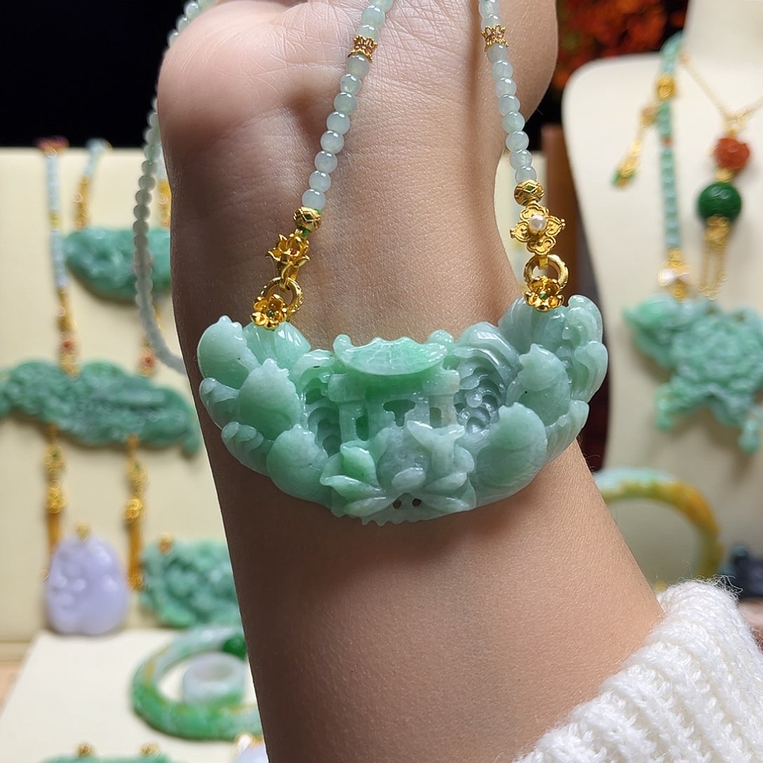 翡翠颈饰未镶嵌鱼