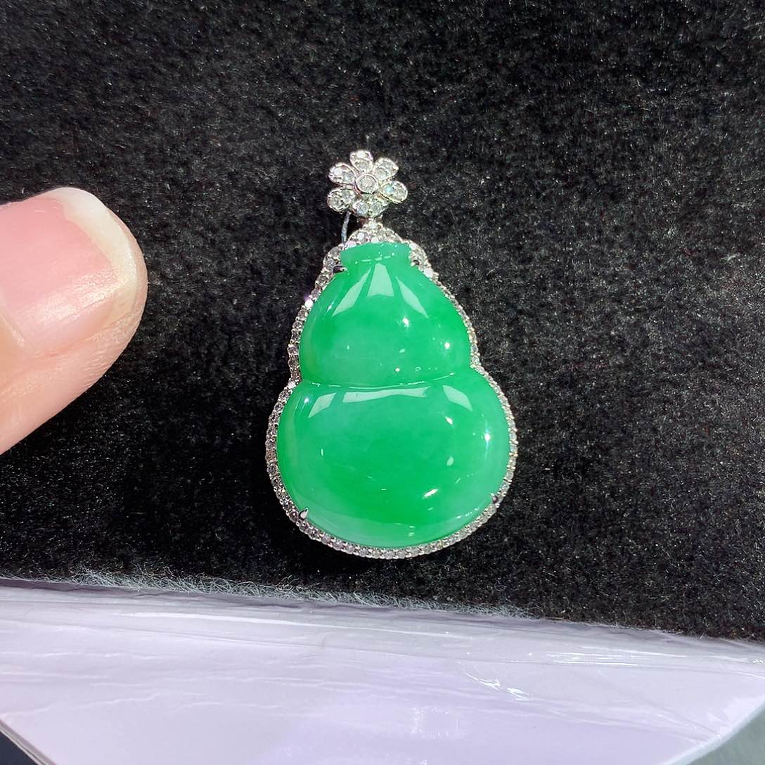 翡翠吊坠(赠链)18K金镶嵌