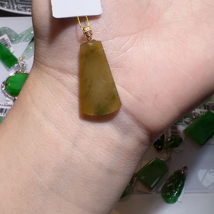 翡翠挂件18K金镶嵌翡翠