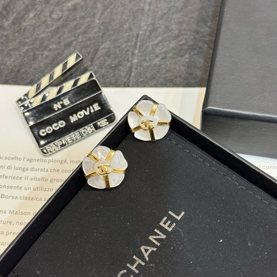 95新 Chanel/香奈儿 泡泡中古Chanel白贝母山茶花耳钉