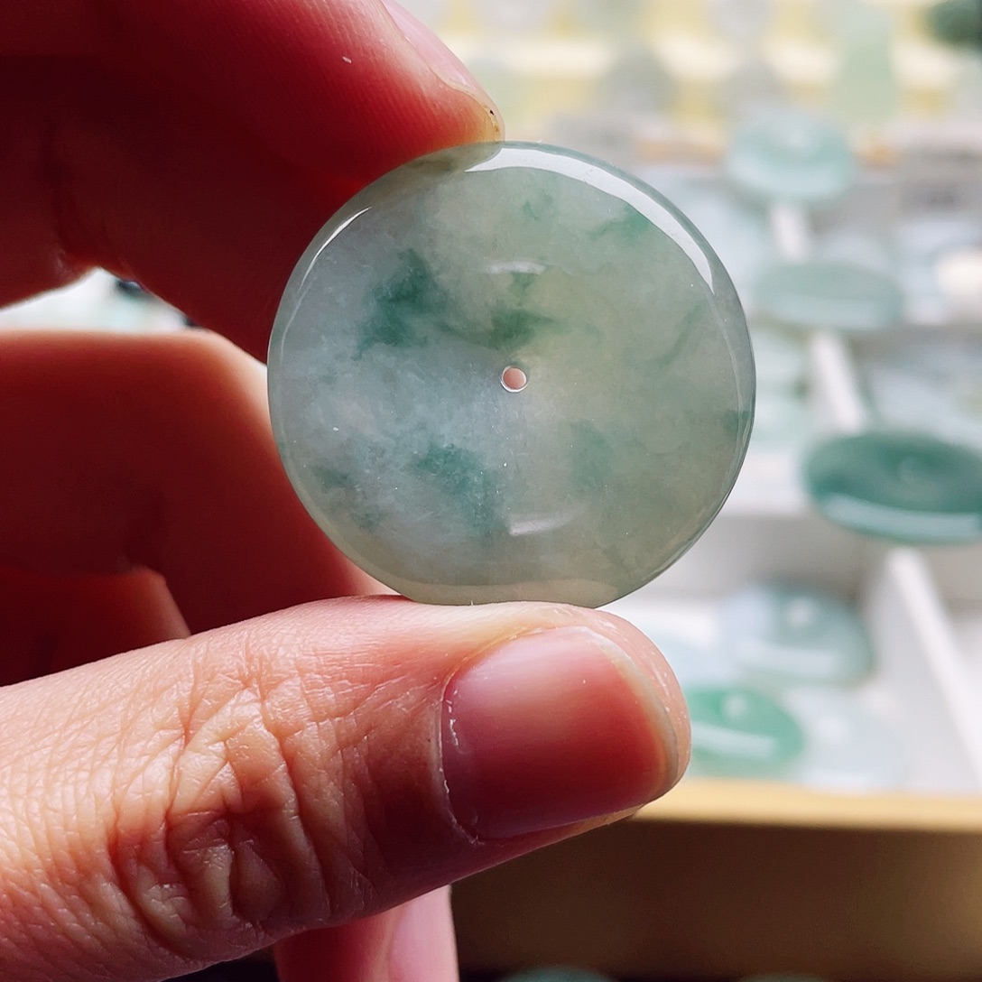 翡翠颈饰未镶嵌天然翡翠