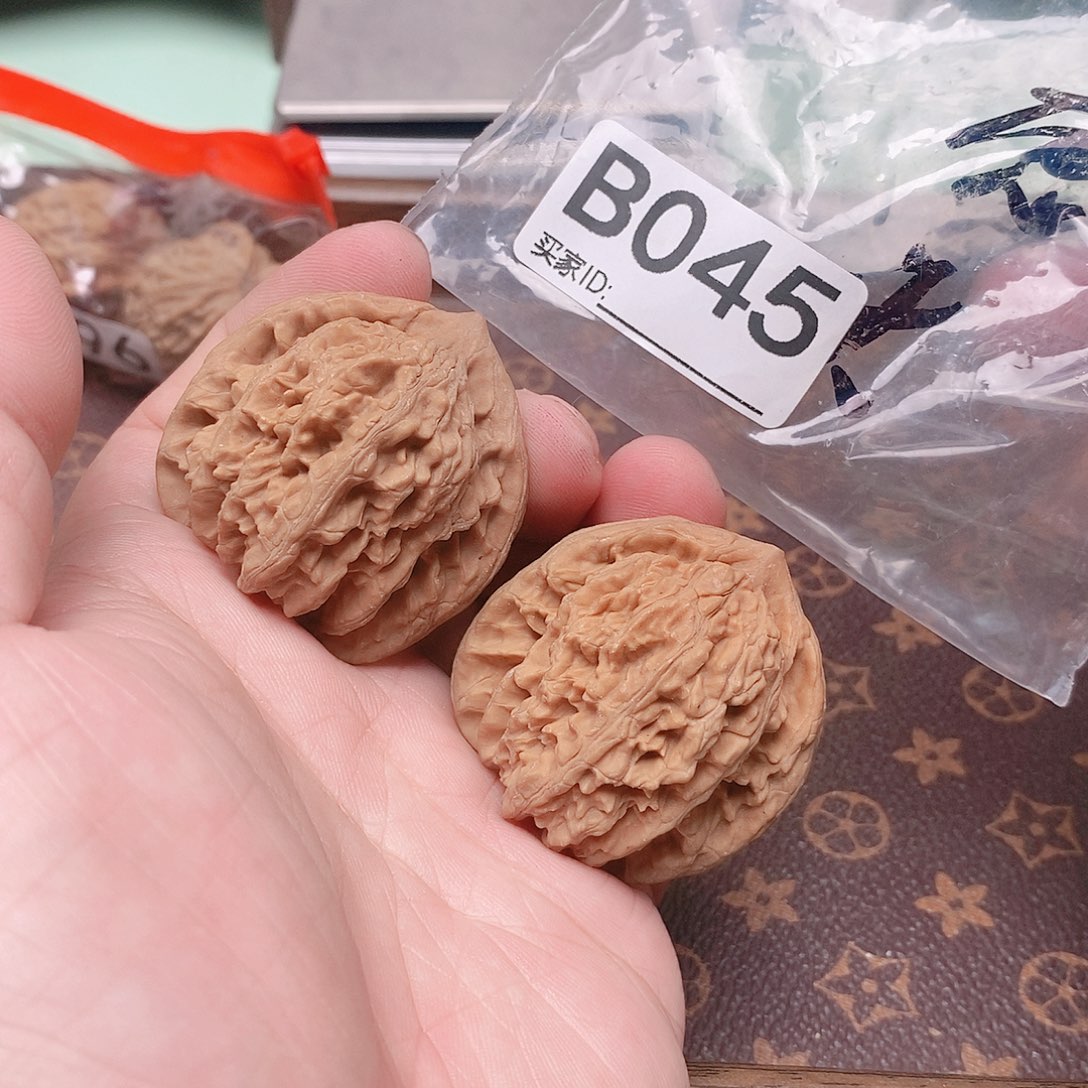 把件文玩核桃龙纹虎41尺。    