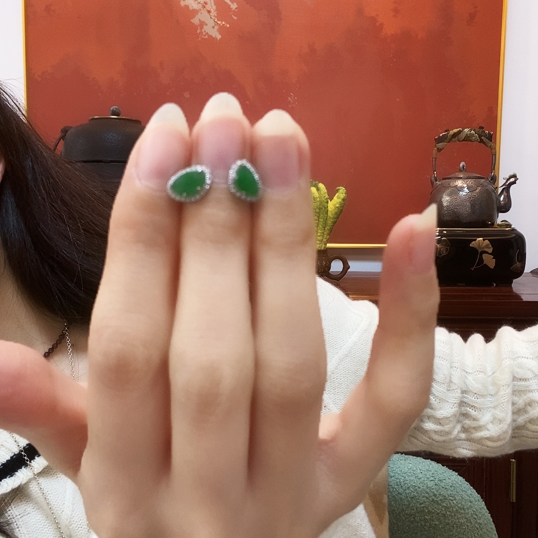 偶***你翡翠18K金镶嵌耳饰简单