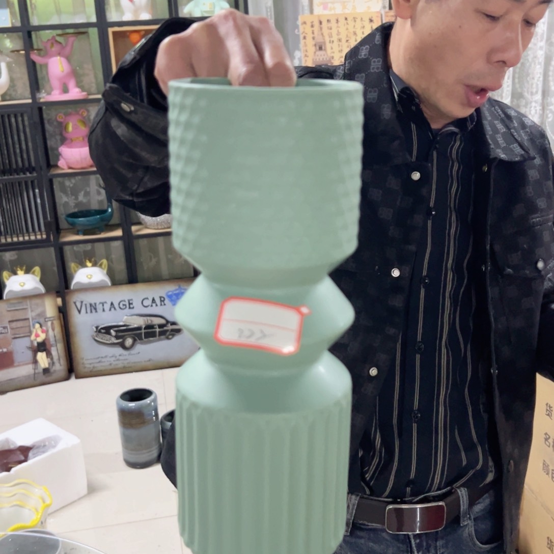 红陶红陶红陶红陶绿色花瓶