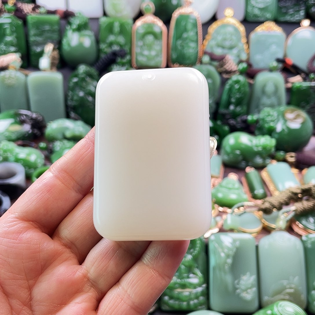 和田玉挂件未镶嵌派**?