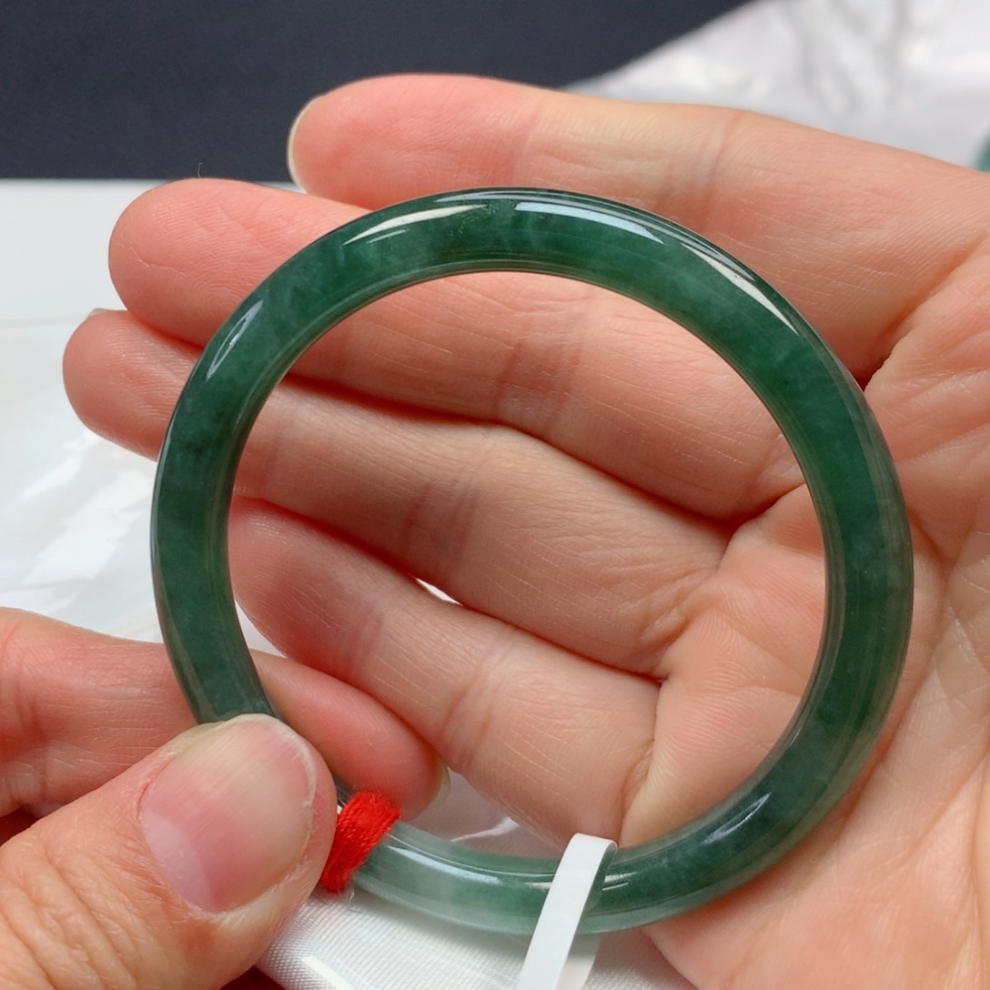 翡翠手镯未镶嵌50圈