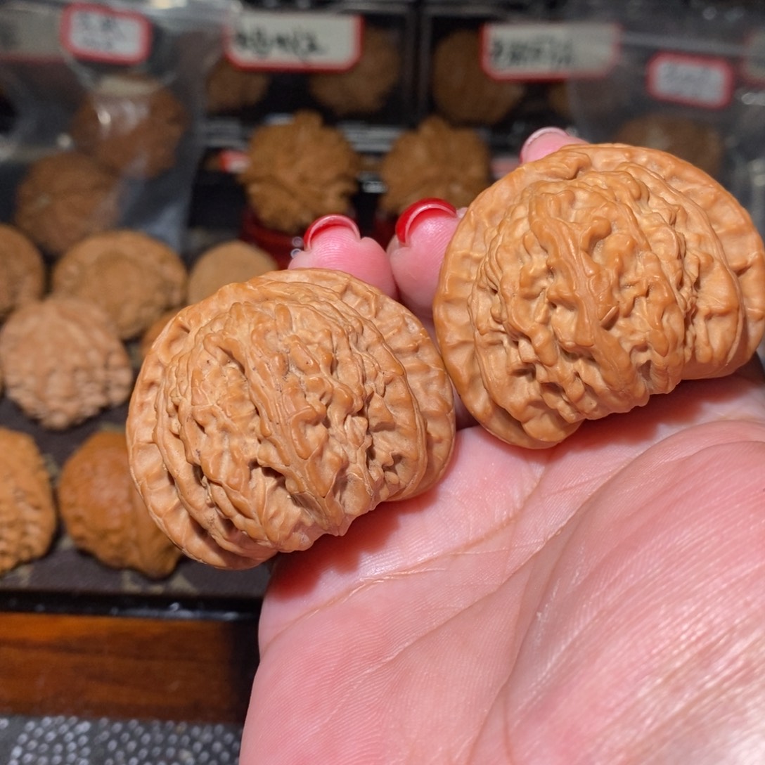 欲***酒把件文玩核桃球白