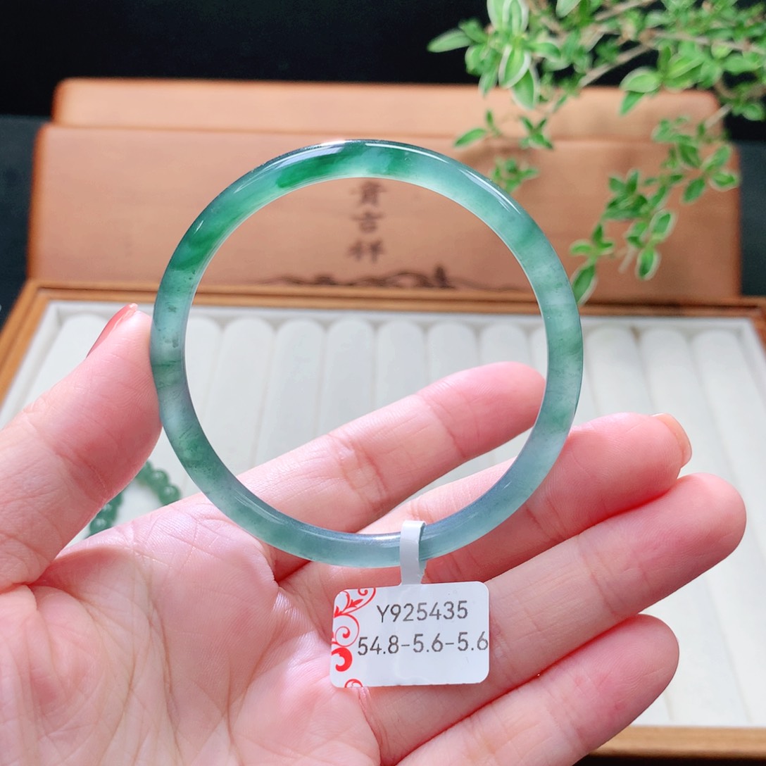 未镶嵌手镯（圆镯）翡翠