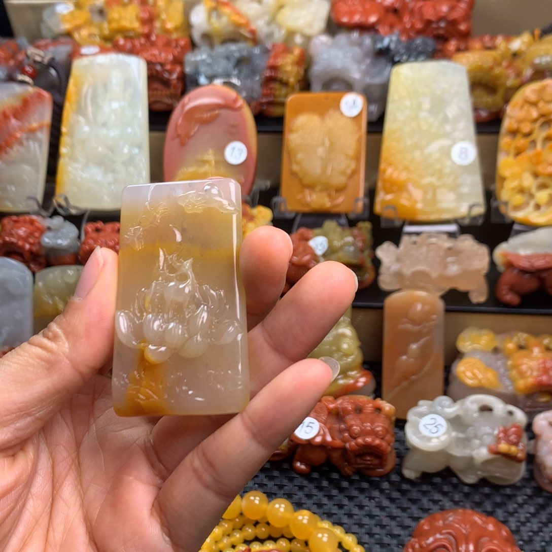 石英质玉（黄龙玉）挂件未镶嵌