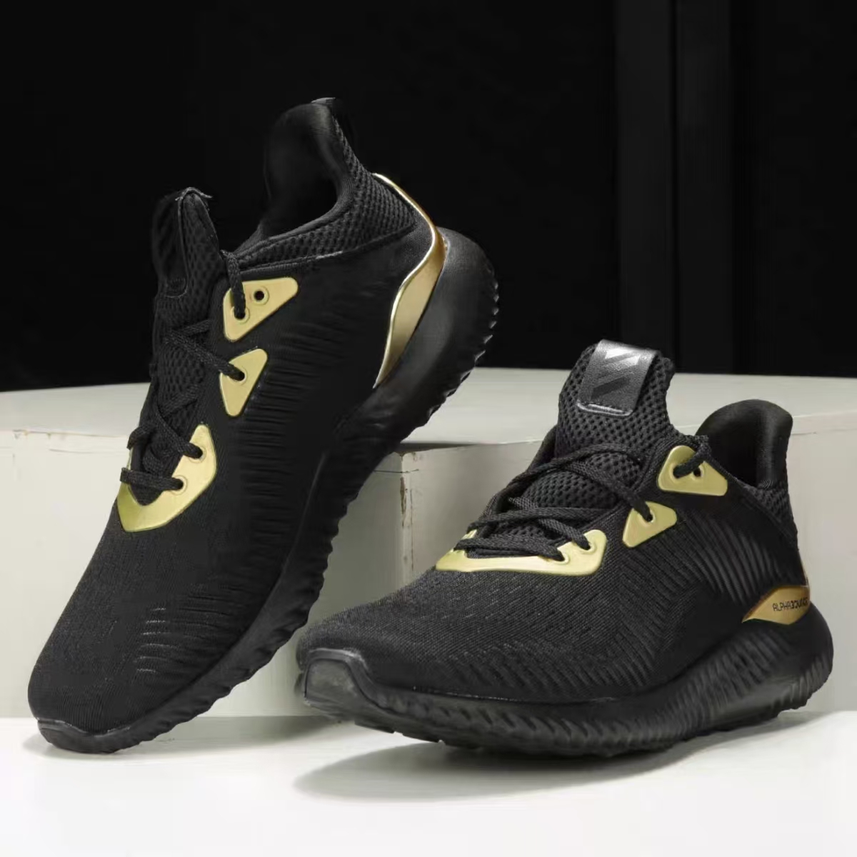 【微瑕慎拍】Adidas/阿迪达斯阿尔法男女透气缓震运动跑步鞋FZ2196