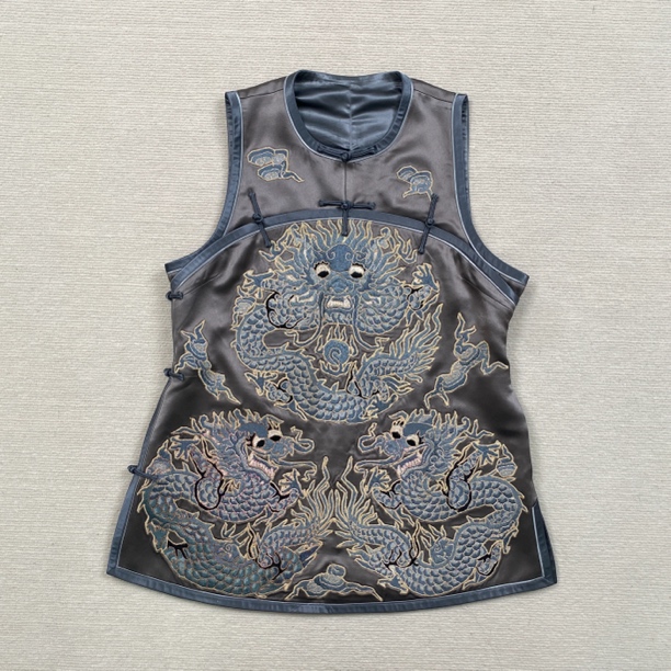 云饰图腾图腾原创新中式国风女装 新款重工刺绣盘扣圆领复古马夹