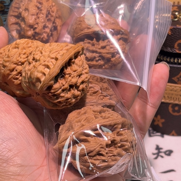 云****文玩核桃把件礼包3对