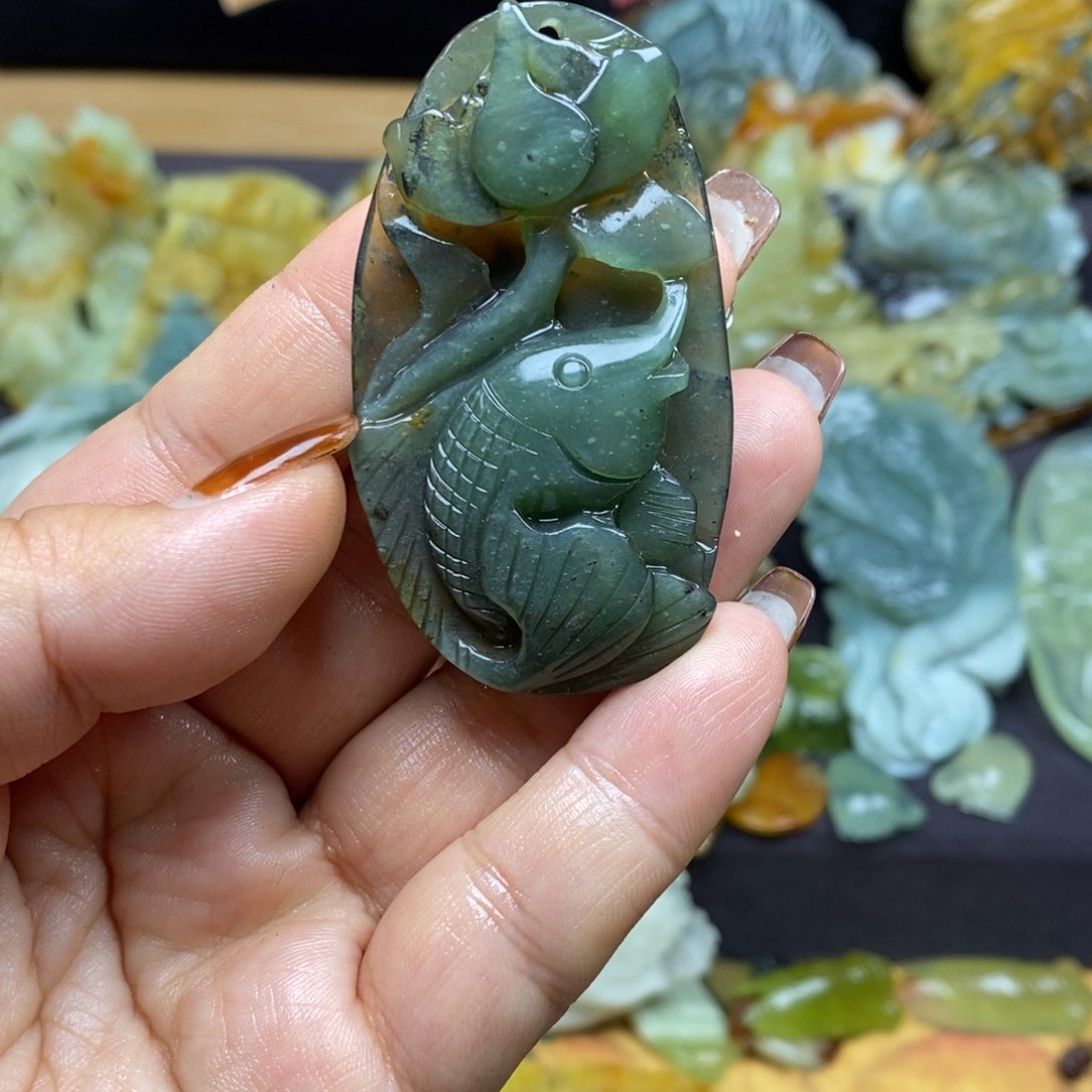 蛇纹石玉颈饰未镶嵌