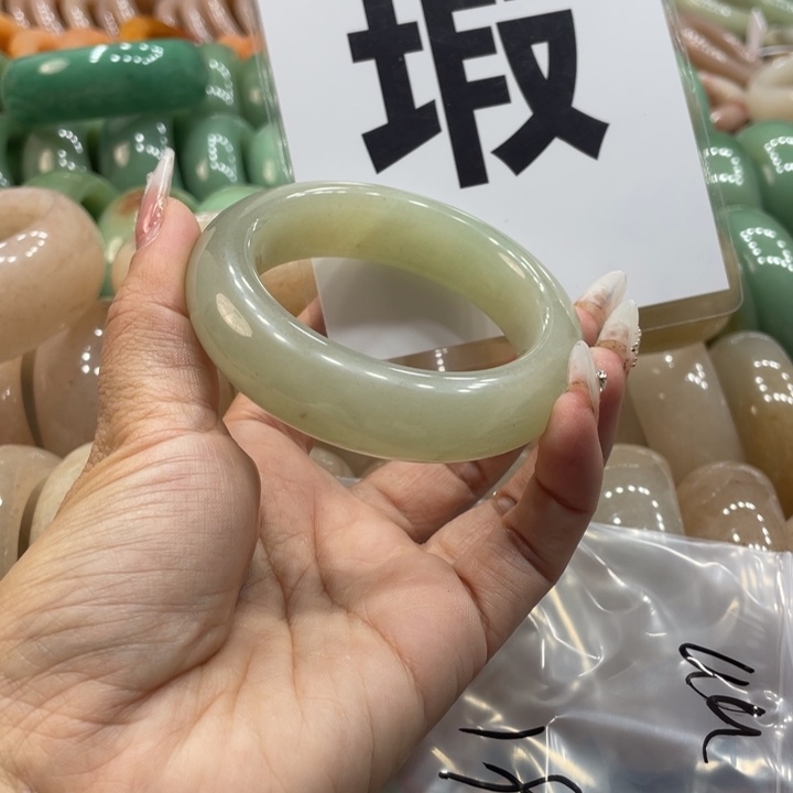 u***u石英质玉未镶嵌珠宝奇石