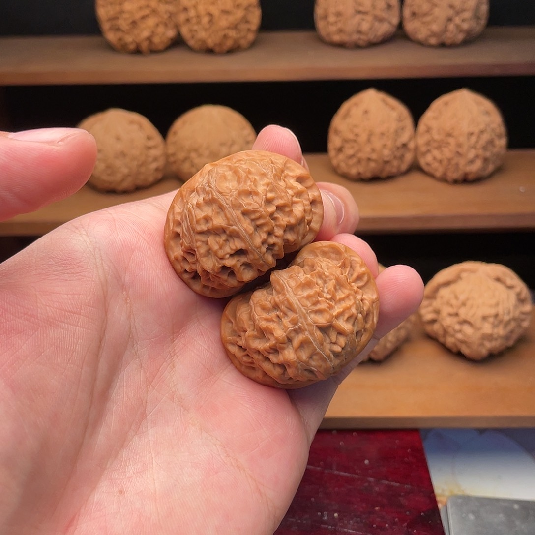 文玩核桃把件40毕业红皮桃心大肚宫灯