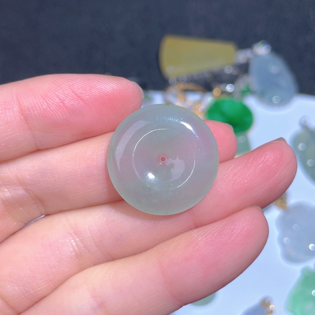 翡翠颈饰未镶嵌翡翠